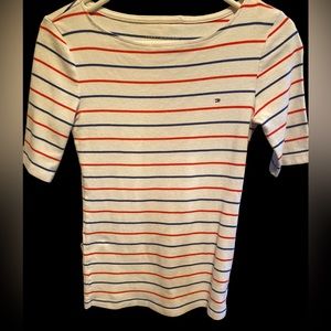 Women’s Tommy Hilfiger logo Classic Top 3/4 length sleeves. Perfect cruise top!!